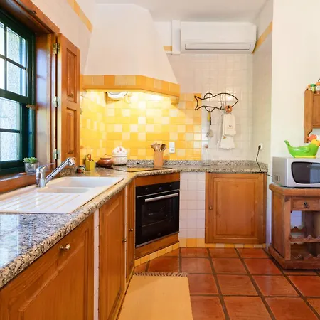 Holiday home Host Wise - Countryside Escape With Pool And Tennis Court *