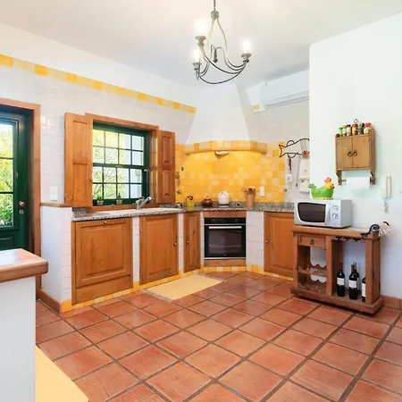 Host Wise - Countryside Escape With Pool And Tennis Court *