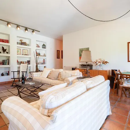 Holiday home Host Wise - Countryside Escape With Pool And Tennis Court *