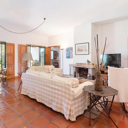 Host Wise - Countryside Escape With Pool And Tennis Court *