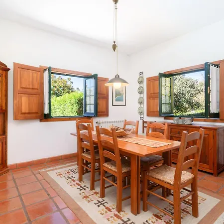 Holiday home Host Wise - Countryside Escape With Pool And Tennis Court *