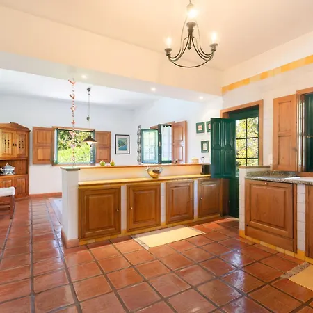 Host Wise - Countryside Escape With Pool And Tennis Court Holiday home *